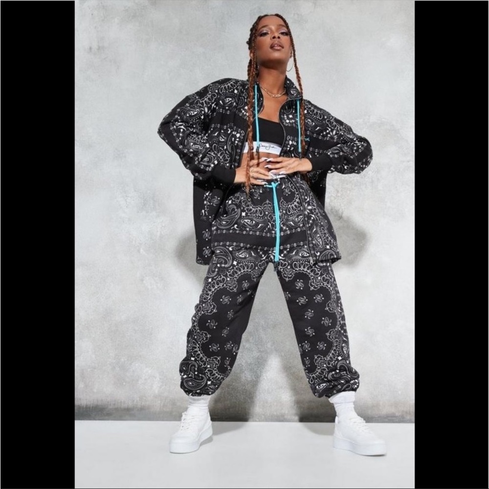 2Pc Cashew Print Zip ⬆️ Jacket W/Baby Blue Strings On Joggers Throw Back Outfit